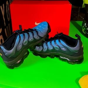 NIKE AIR VAPORMAX PLUS!!